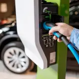 Ile kosztuje ładowanie samochodu elektrycznego? Zaskakujące ceny i metody