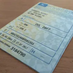 Kupno samochodu od handlarza - jakie dokumenty są niezbędne?