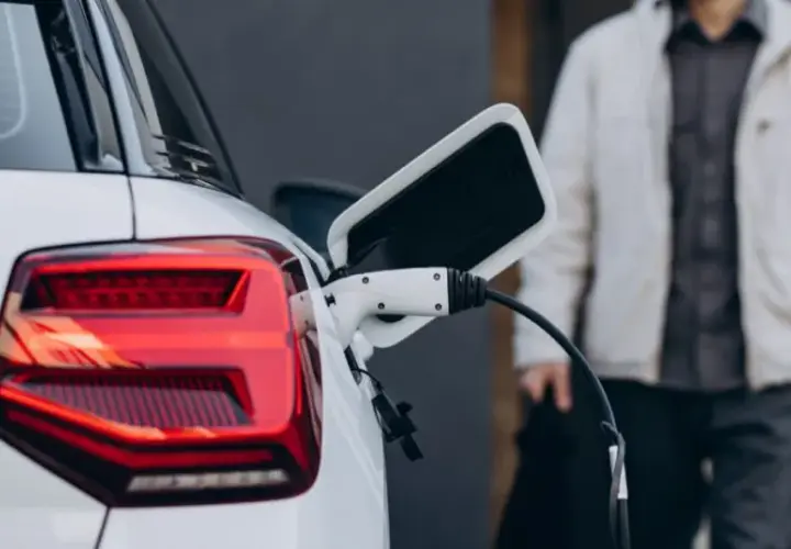 Co to jest samochód elektryczny? Poznaj jego zalety i działanie