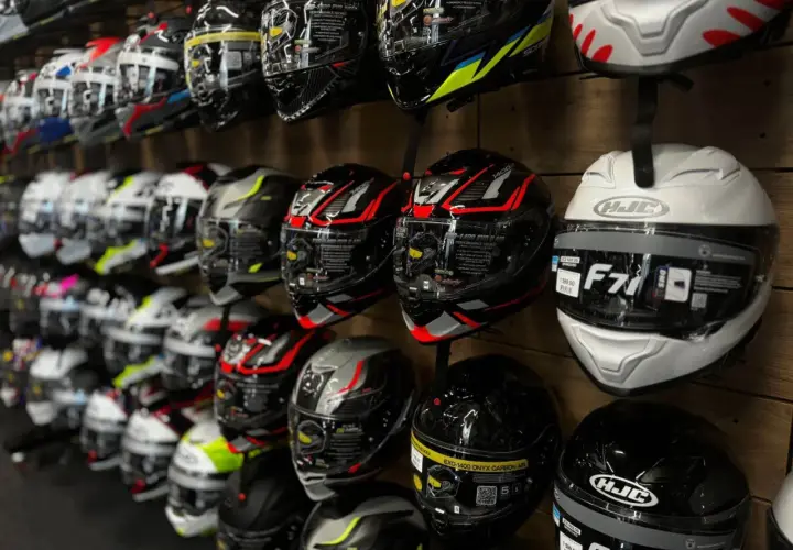 Najlepsze kaski motocyklowe do 1500 zł – wybierz bezpiecznie i komfortowo