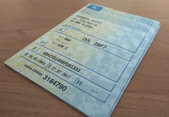 Kupno samochodu od handlarza - jakie dokumenty są niezbędne?