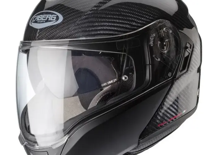 Jakiej firmy kask motocyklowy wybrać, by zapewnić bezpieczeństwo?