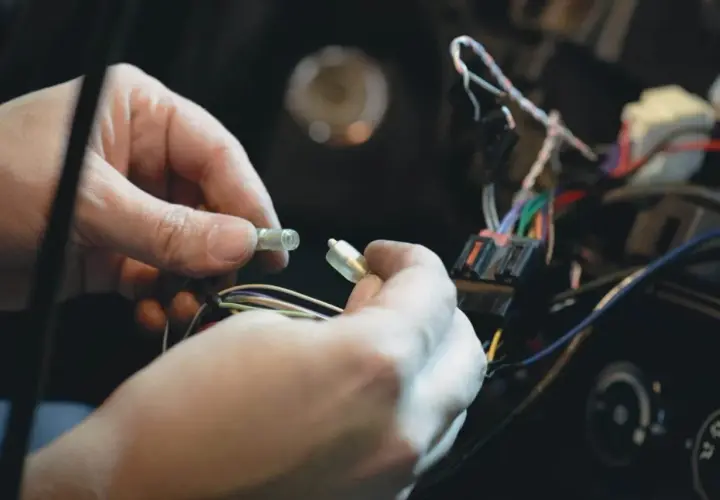 Jak sprawdzić przewody elektryczne w samochodzie i uniknąć kosztownych napraw
