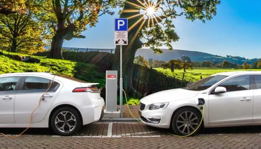 Czy warto kupić samochód elektryczny? Odkryj ukryte koszty i korzyści