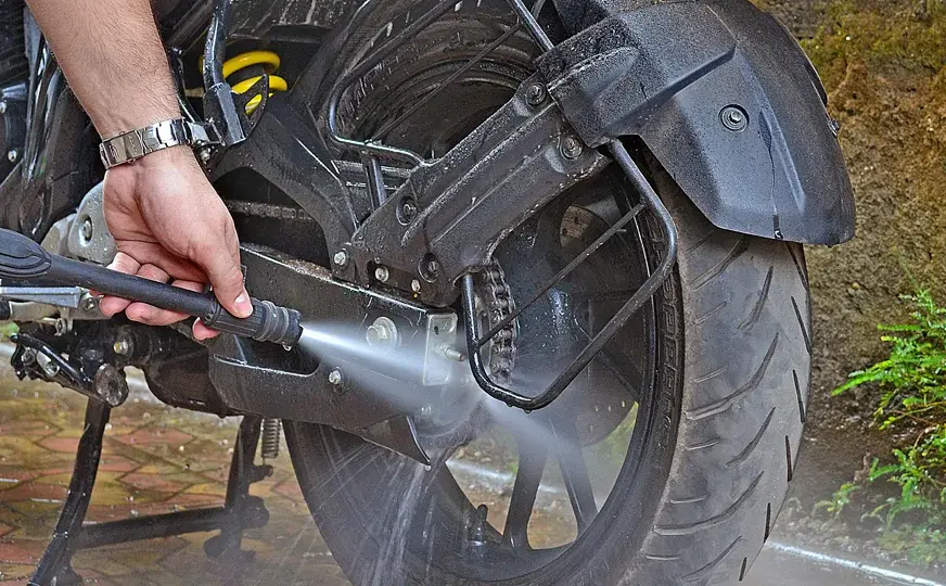 Czym czyścić łańcuch motocyklowy, aby uniknąć kosztownych napraw?
