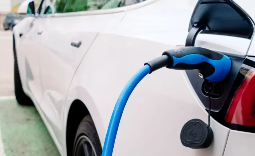 Ile kosztuje jazda samochodem elektrycznym? Nie daj się zaskoczyć!