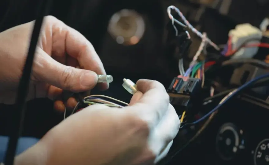 Jak sprawdzić przewody elektryczne w samochodzie i uniknąć kosztownych napraw